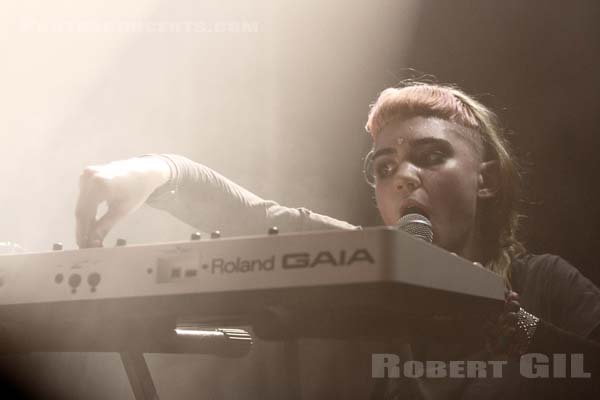 GRIMES - 2012-05-16 - PARIS - La Fleche d'Or - 